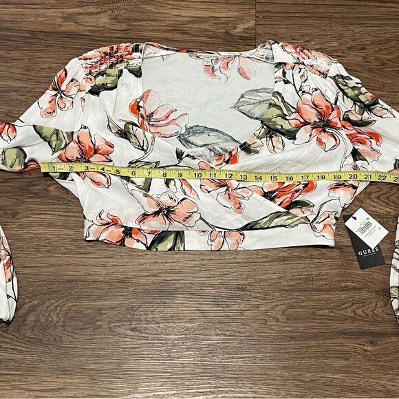 NWT Guess Karlotta Blushing Azalea Print Ivory Floral V-Neck Crop Top Blouse L - Picture 12 of 13